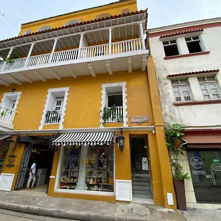 Experience The Magic Of The Calle De Damas Historic Center * Cartagena