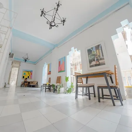 Experience The Magic Of The Calle De Damas Historic Center * Cartagena